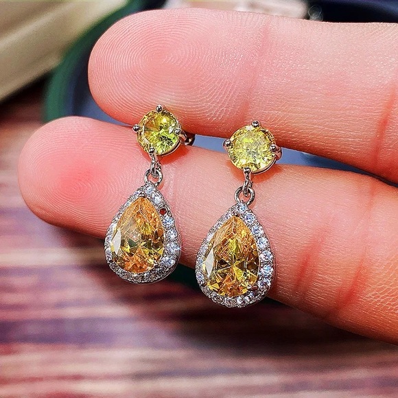 ♦️SALE♦️🌟2/$25🌟Bright Lemon Yellow Crystal Zirconia Drop Earrings - Picture 3 of 12